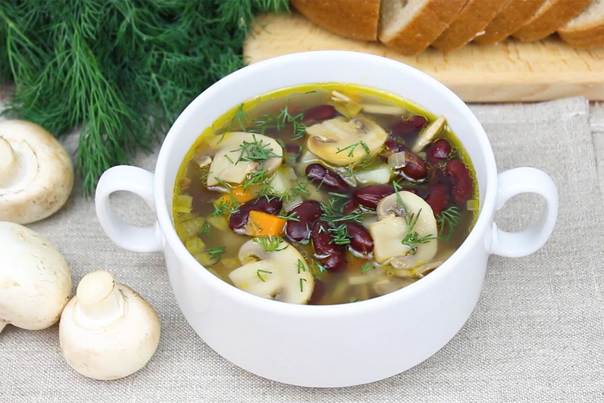 Грибной суп с фасолью: согревающее блюдо от кулинарного блогера