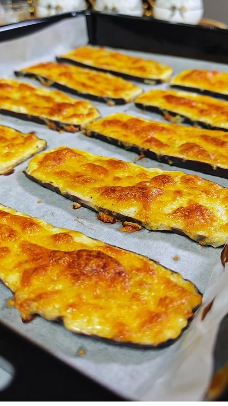 Нежные баклажаны под сырной корочкой – быстро и просто