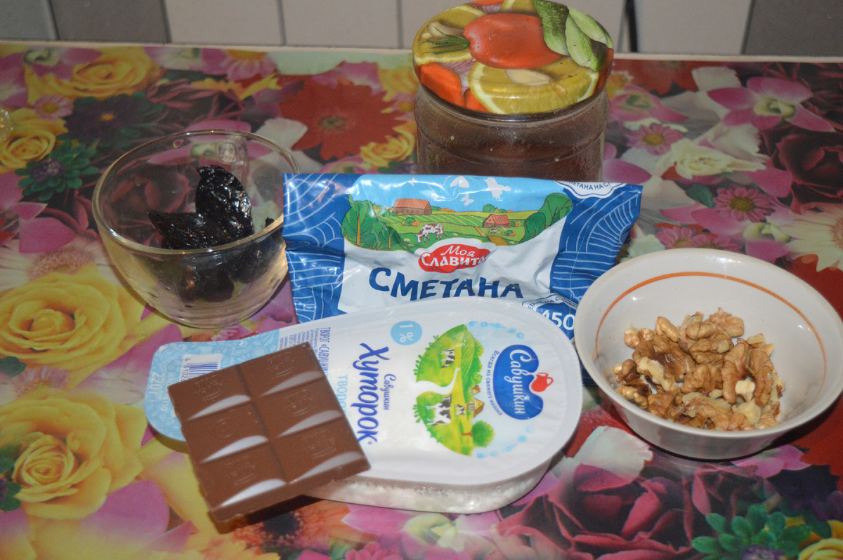 Творожные роллы с шоколадом и орехами