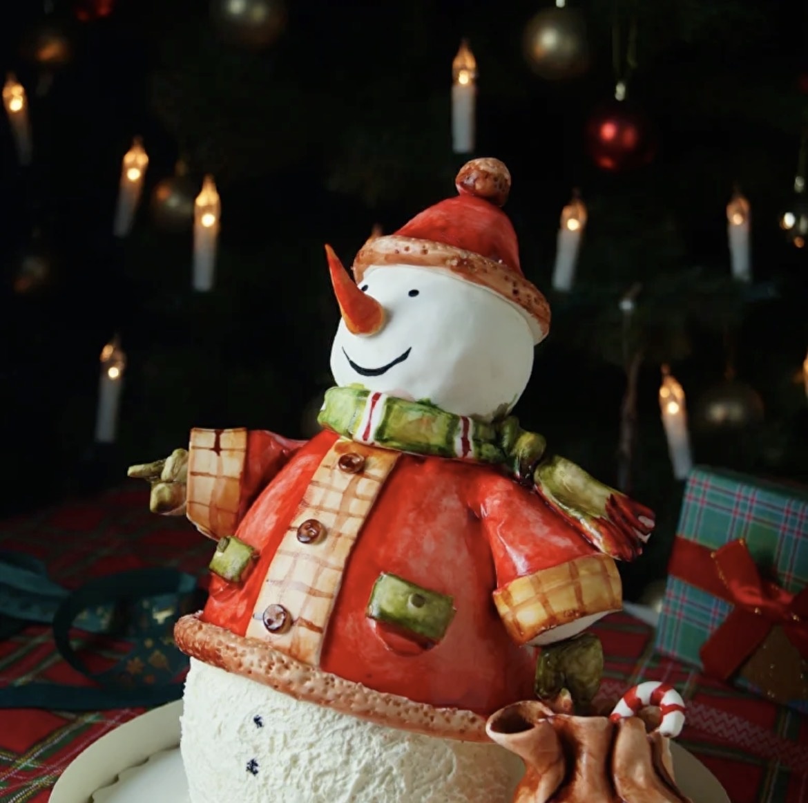 Мастер-класс по приготовлению торта «Снеговик»: Красный бархат с киви