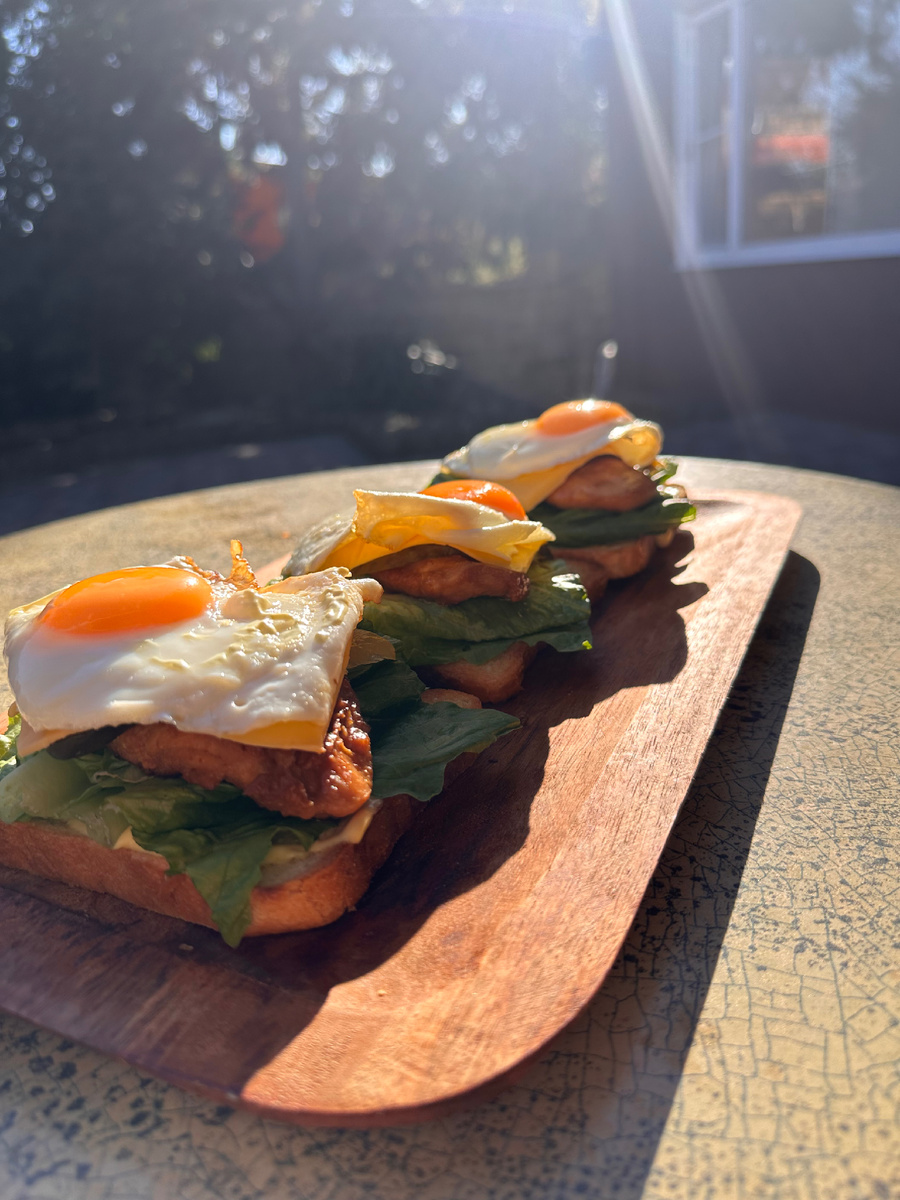 Кулинарные эксперименты: сэндвич с курицей и яйцом