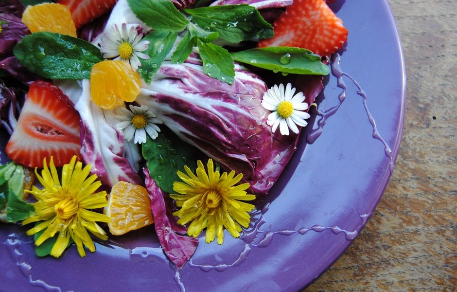 Цветы на вашей тарелке: как природа вдохновляет кулинарию