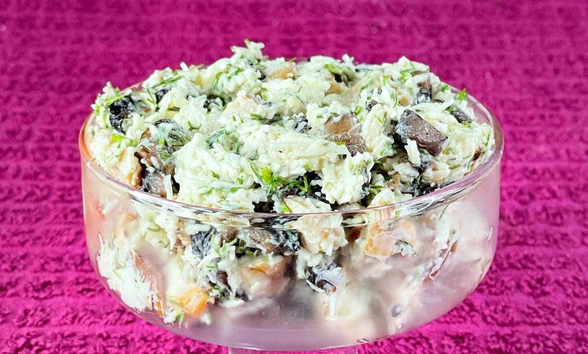 Новогодний стол 2026: простые блюда для горячего, салатов и десертов