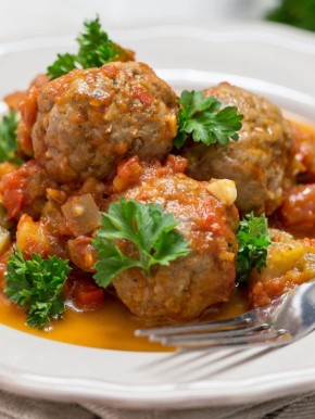 Как обычный фарш превращается в кулинарный шедевр с помощью простого соуса