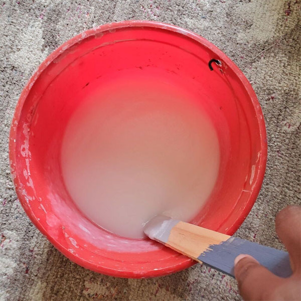 Клей или клейстер: как выбрать подходящий состав для обоев?