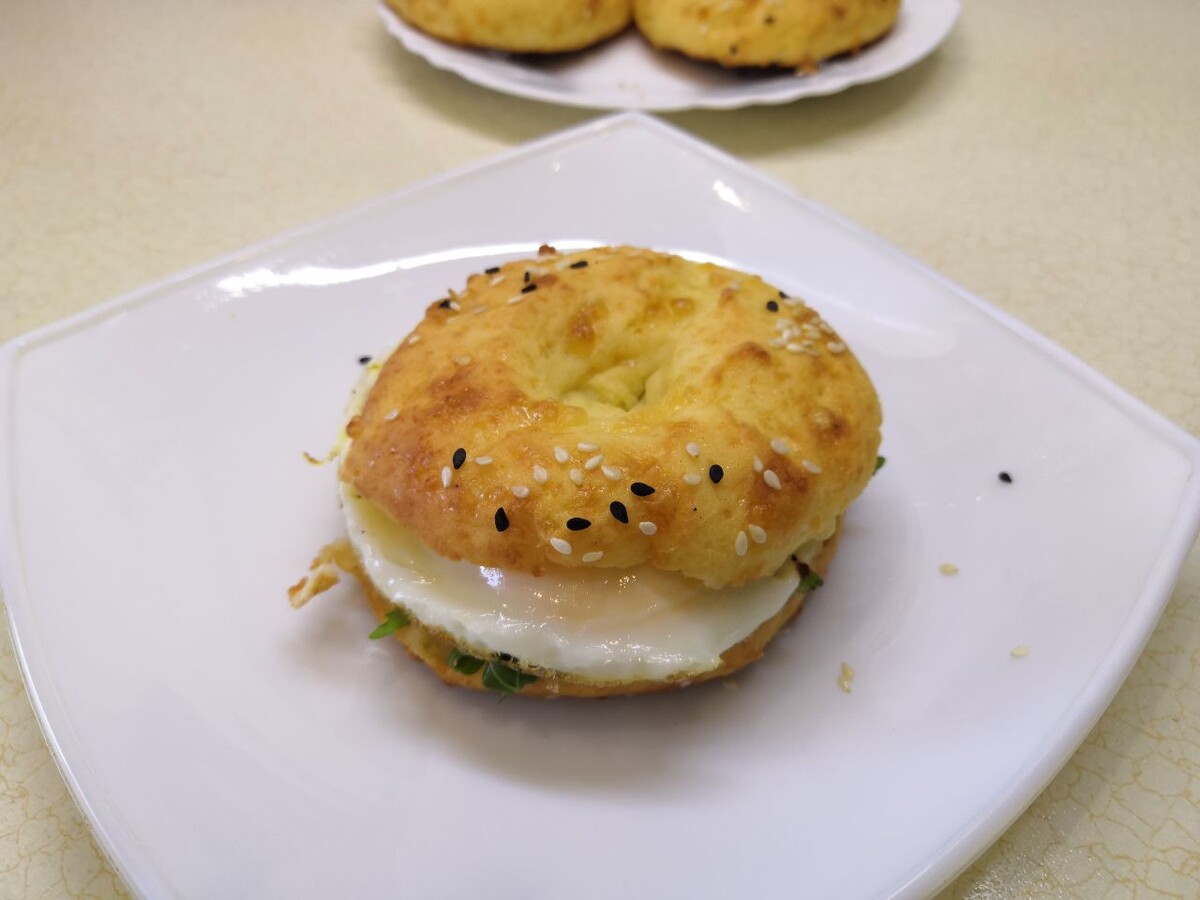 Как превратить творожные кольца в аппетитные бейглы