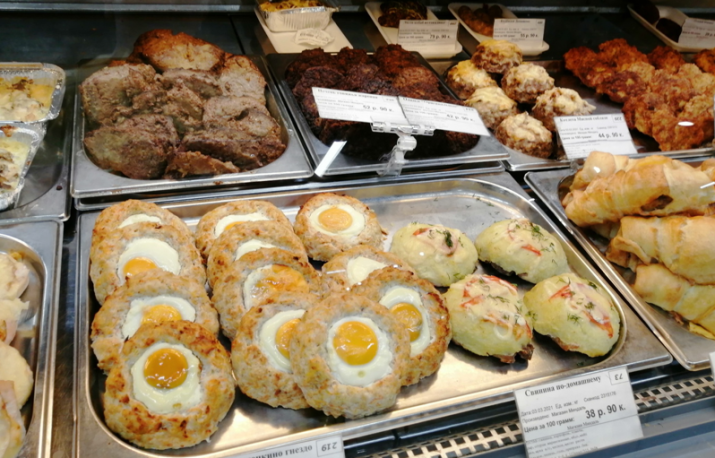 Как насладиться праздником, не переедая: простые советы по подготовке новогоднего стола