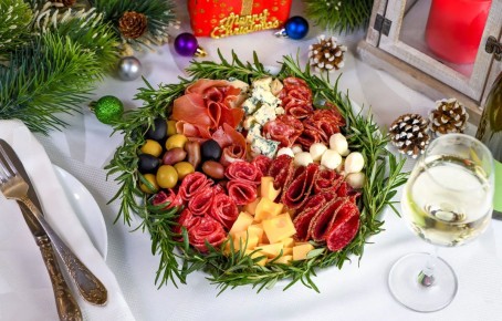 Как создать идеальный новогодний стол для всех гостей