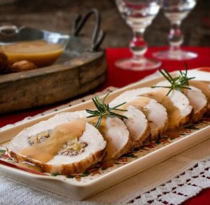 Вкусный рулет из индейки с грибами и баклажанами