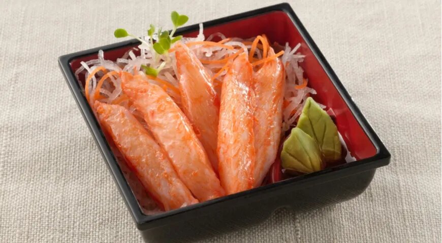 Крабовые палочки: что скрывают популярные закуски и как их приготовить