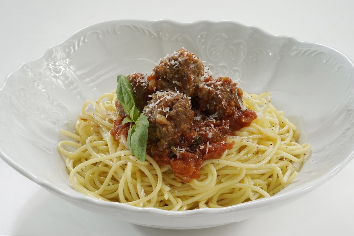 Нежная паста с говяжьими фрикадельками для гурманов