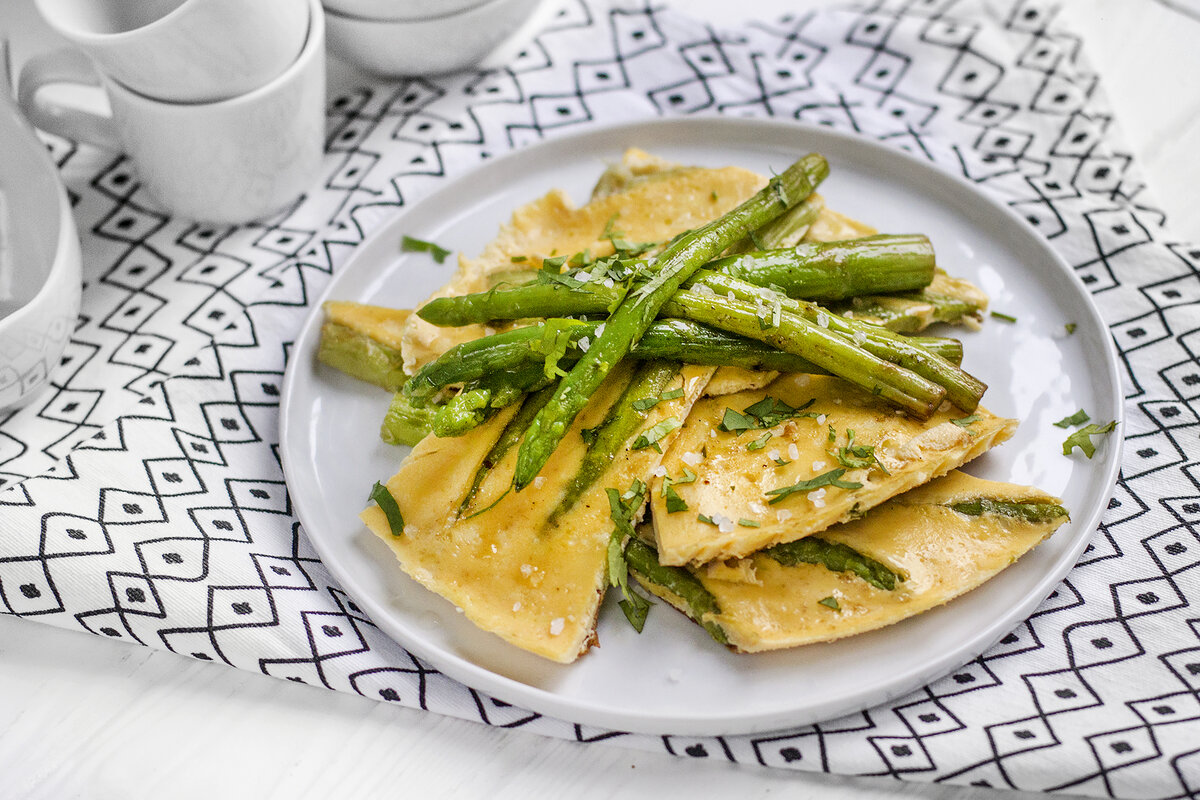 Сливочный омлет со спаржей: наслаждение весны на вашей кухне