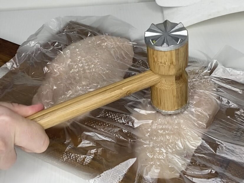 Как удивить гостей: простая закуска из куриной грудки на шпажках