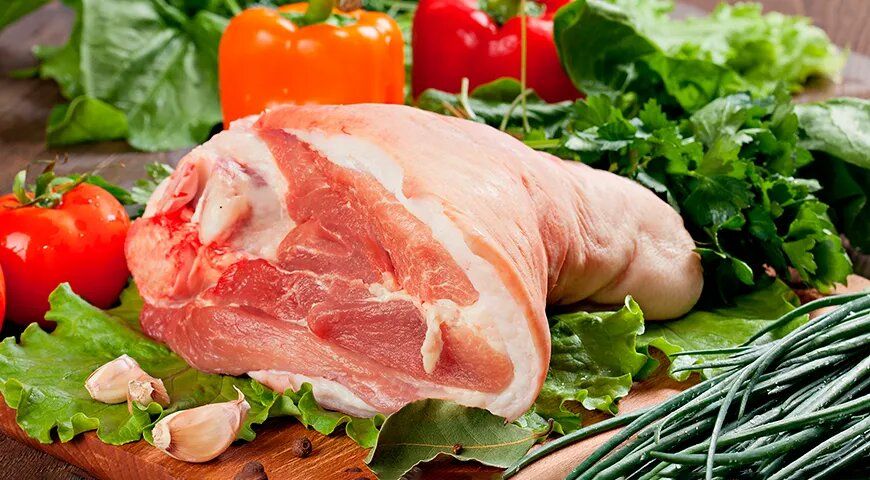 Секреты приготовления сочной свиной рульки