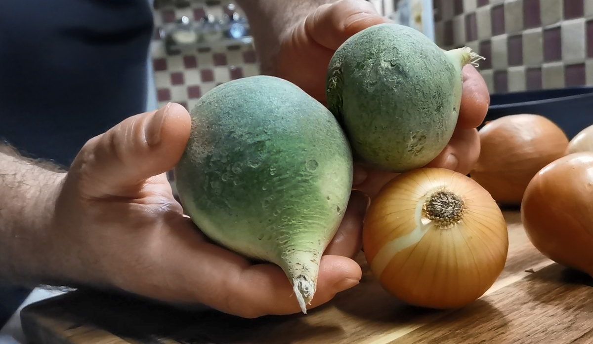 Салат с редькой, который завоюет сердца ваших гостей