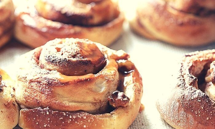 Бушующая нежность: булочки с корицей и карамелью для идеального завтрака