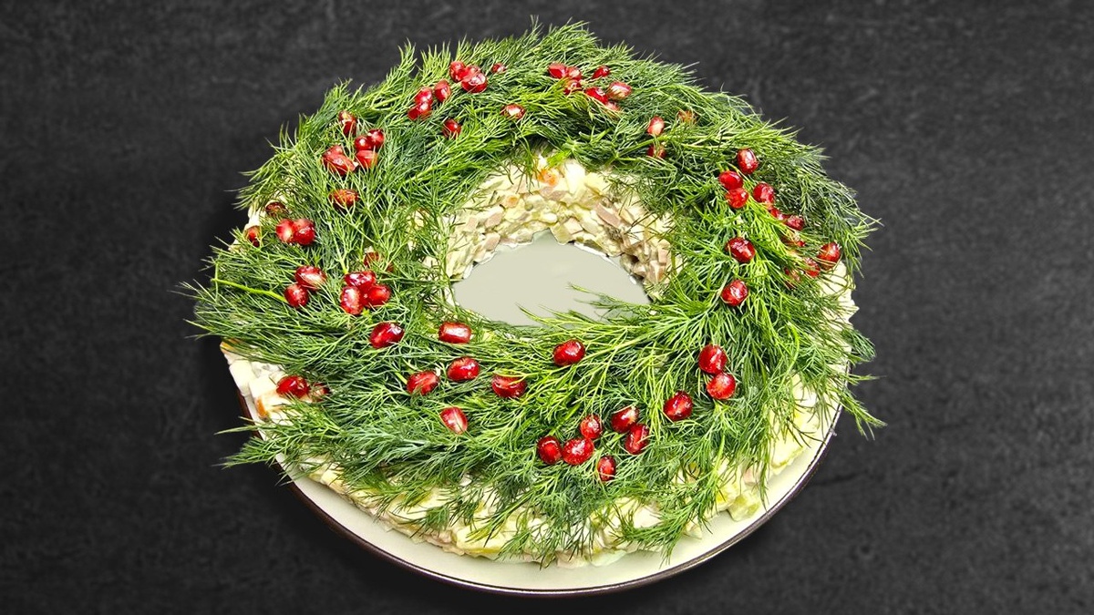 Как украсить оливье: необычная подача в рождественском стиле