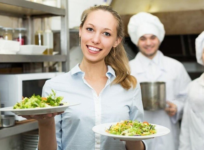 Официантский скандал: как жадность привела к увольнению без зарплаты