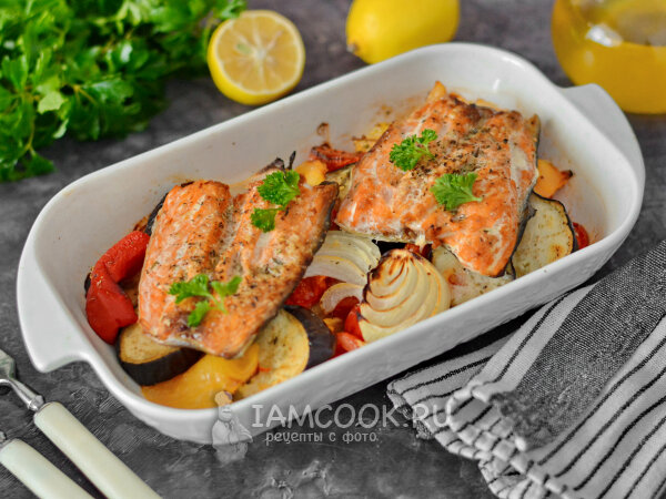 Вкусный и полезный ужин из красной рыбы с овощами