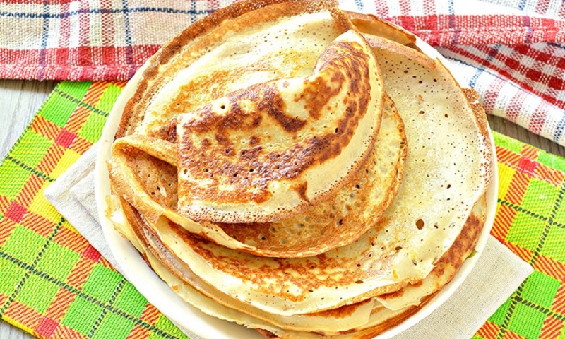 Мягкие кружевные блины с бананом: удивите близких новым вкусом