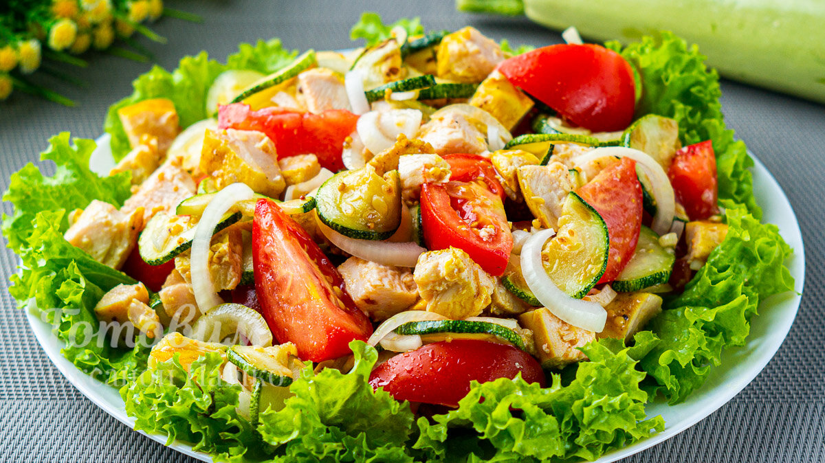 Летний салат с курицей и цукини: легкость и вкус в каждом укусе