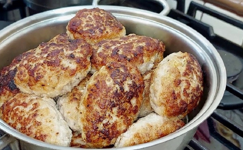 Секреты приготовления нежнейших свиных котлет