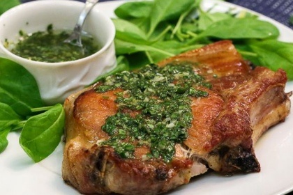 Неповторимое блюдо: свинина с ярким соусом гремолата