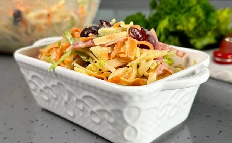 Салат «Бедный рыцарь»: универсальный хит для вашего стола