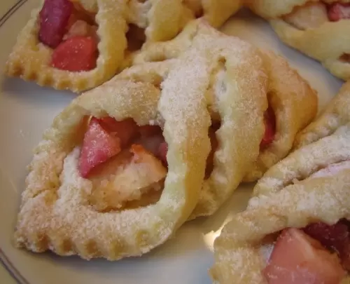 Искусство мини-плетенок с яблоками: домашний уют в каждой крошке