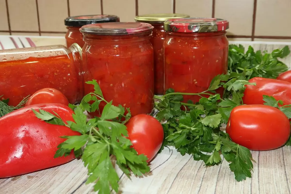 Лечо на зиму: вкусный и простой рецепт из болгарского перца и помидоров