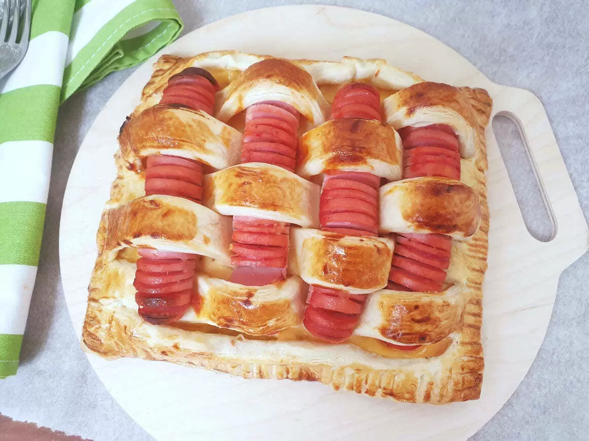 Вкусный пирог из сосисок: быстро и просто
