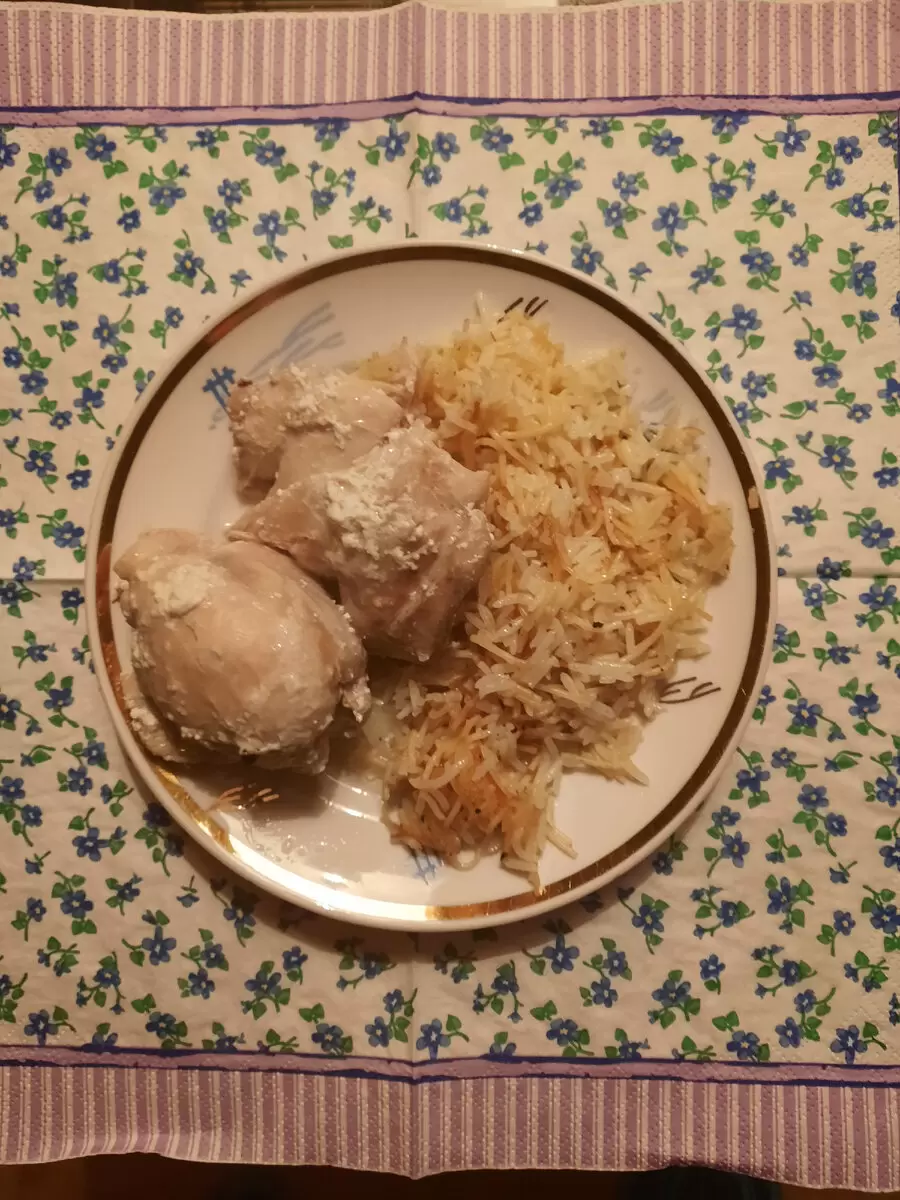 Нежная курица с луком и сметаной: просто и вкусно