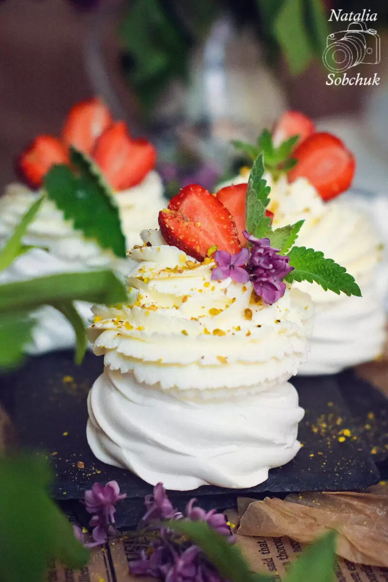 Пирожное «Павлова»: как удивить гостей легким и изысканным десертом