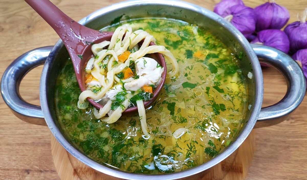 Куриный суп с домашней лапшой: уютный вкус детства