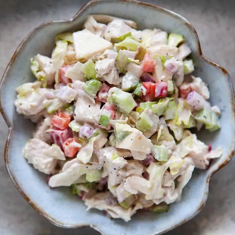 Салат с курицей и грибами: новый вкус в вашем меню