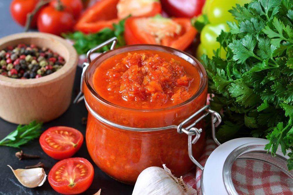Лютеница по-болгарски: как сделать вкусный соус из овощей