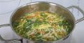 Как превратить остатки запеченной курицы в вкусный суп за 30 минут
