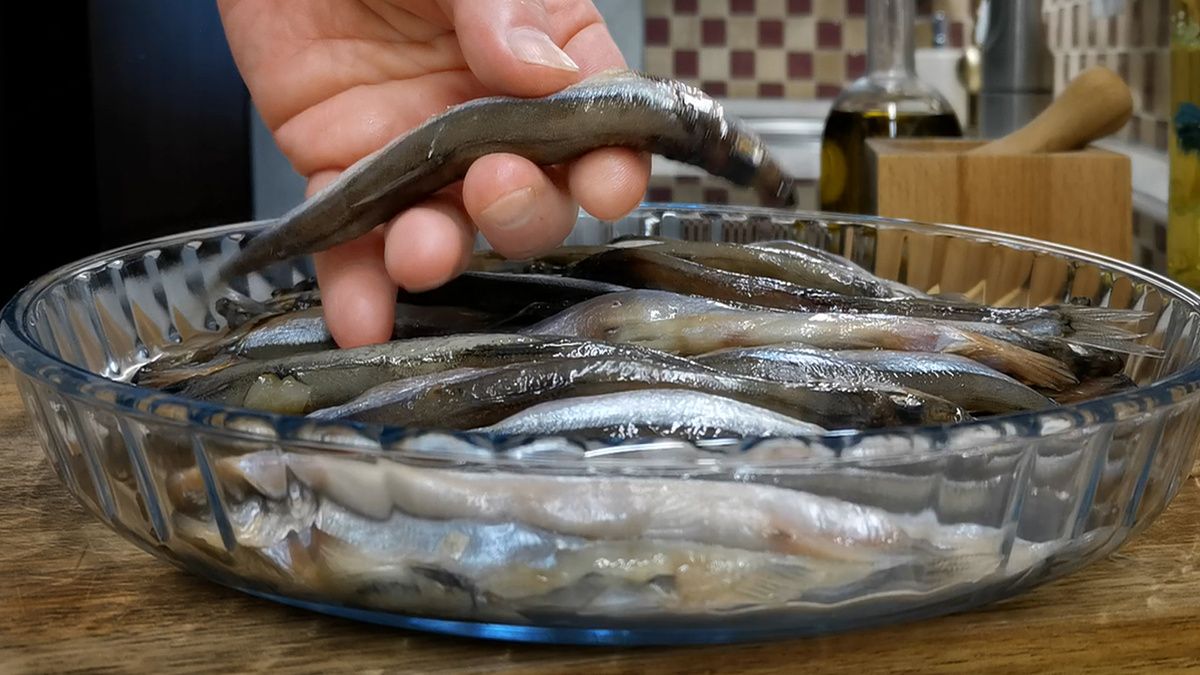 Пощекочите свои рецепторы: идеальная мойва, запеченная без лишнего беспорядка