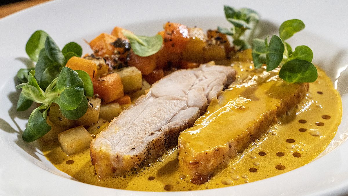 Нежная курица с кольраби и морковным соусом: простой и оригинальный рецепт