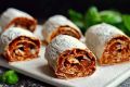 Незабываемый десерт: рулет из лаваша с вареной сгущенкой и орехами