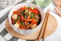 Оживите свою кухню вкусным блюдом: гречневая соба с тофу и овощами в соусе терияки